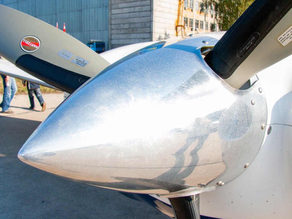 airfield-equipment-tractor-special-equipment-aircraft-transportation.jpg
